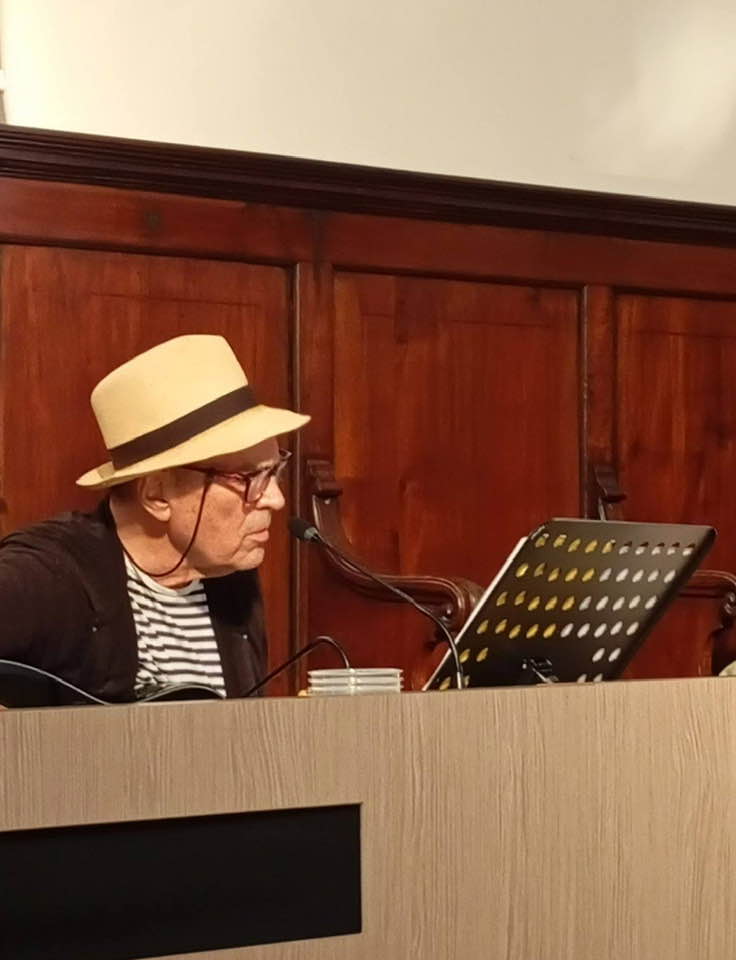 Read more about the article Από την συναυλία που έδωσε ο song-poet και θρύλος της Folk-Rock μουσικής Eric Andersen, στο 49ο Διεθνές Βυρωνικό Συνέδριο στο Πανεπιστήμιο της Πίζας