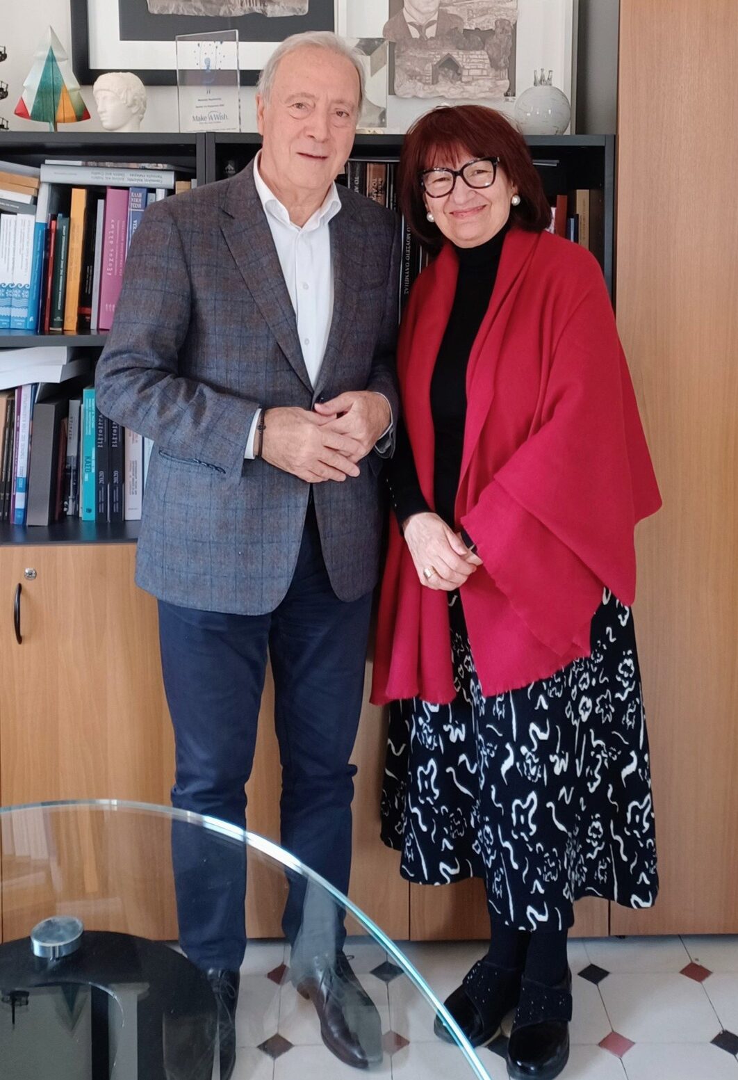 Read more about the article Μεγάλη η τιμή και η χαρά για την ΒΥΡΩΝΙΚΗ ΕΤΑΙΡΕΙΑ Ιεράς Πόλεως Μεσολογγίου και εμένα προσωπικά, ως Πρόεδρός της Ροδάνθης Φλώρου, να συναντήσω τον διεθνώς διακεκριμένο Αρχαιολόγο και Γενικό Διευθυντή του ΜΟΥΣΕΊΟΥ της ΑΚΡΌΠΟΛΗΣ Δρ Νικόλαο Σταμπολίδη και να συζητήσουμε για την συνεργασία μας σχετικά με τον εμπλουτισμό της έκθεσης του Μουσείου Λόρδου Βύρωνα της Βυρωνικής Εταιρείας με αφορμή την επέτειο των 200 χρόνων από την ηρωική ΕΞΟΔΟ ( 1826-2026).