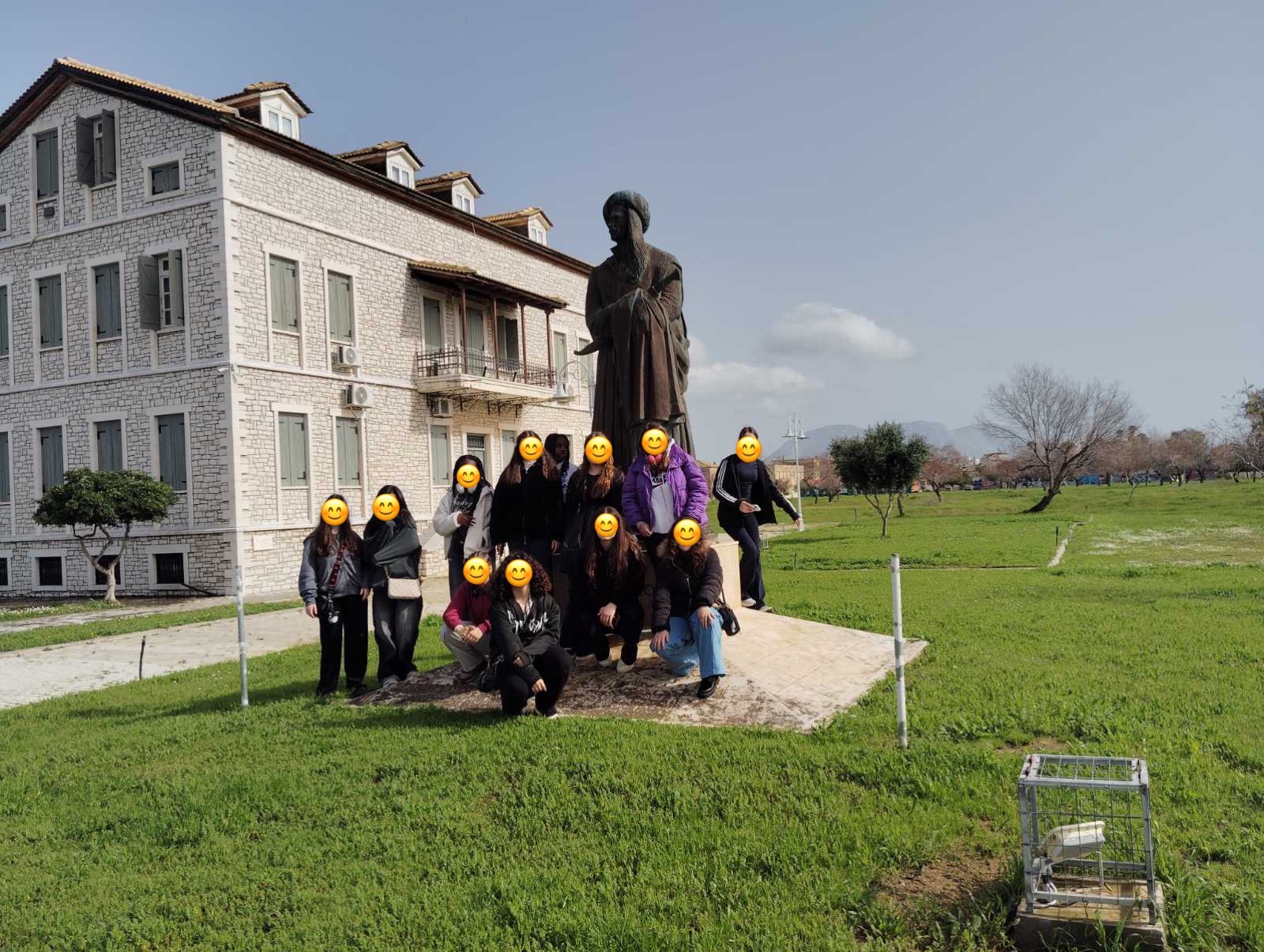 Read more about the article Το 8ο ΓΥΜΝΑΣΙΟ ΑΘΗΝΩΝ επισκέφθηκε την Βυρωνική Εταιρεία Ιεράς Πόλεως Μεσολογγίου