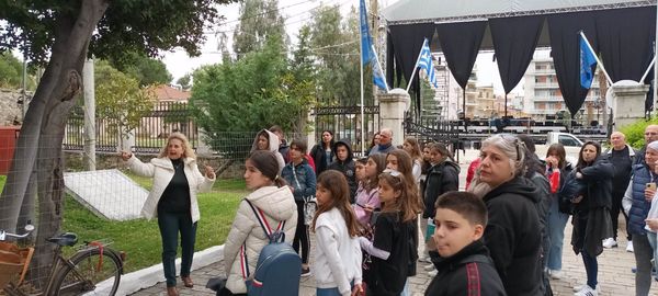 Read more about the article ΤΟ ΔΗΜΟΤΙΚΟ ΣΧΟΛΕΙΟ ΞΗΡΟΚΑΜΠΙΟΥ ΣΠΑΡΤΗΣ στην ΒΥΡΩΝΙΚΗ ΕΤΑΙΡΕΙΑ με ξενάγηση στον ΚΗΠΟ ΤΩΝ ΗΡΩΩΝ.