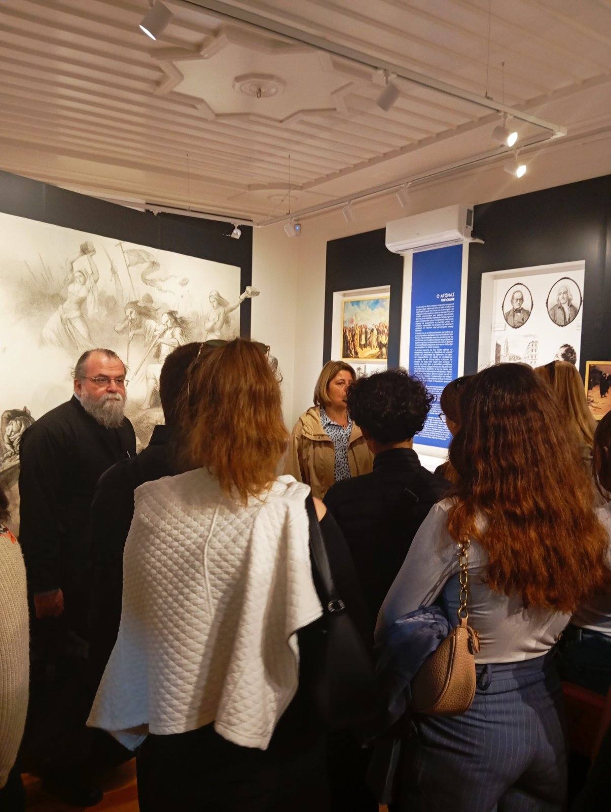 Read more about the article Επίσκεψη των μαθητών- τριών που βραβεύτηκαν στον Πανελλήνιο μαθητικό διαγωνισμό για τα 200 χρόνια από την Έξοδο (1826-2026) της Ειδικής Συνοδικής Επιτροπής Πολιτιστικής Ταυτότητας της Ιεράς Συνόδου της Ελλάδας