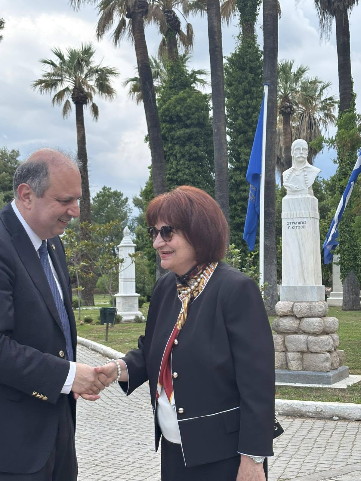 You are currently viewing Οι Πρυτανικές Αρχές του ΑΠΘ στον ΚΗΠΟ ΤΩΝ ΗΡΩΩΝ