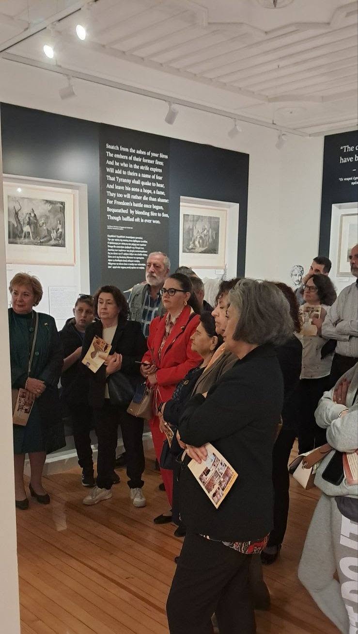 Read more about the article Από την ξενάγηση που έγινε για τους συμμετέχοντες στην εκδήλωση αμέσως μετά την ομιλία του Ακαδημαϊκού κ. Πασχάλη Κιτρομηλίδη την Κυριακή 26 Απριλίου 2026.